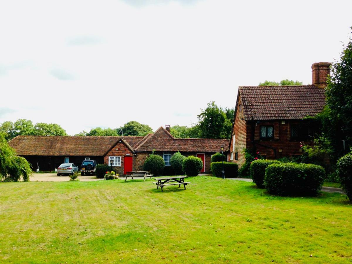 Oldlands Farmhouse Gatwick Apartment Horley Exterior photo